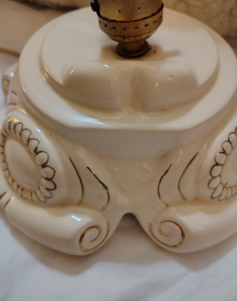 Vintage Ceramic Christmas Tree Replacement Base White Gold Trim 9" - Picture 4 of 12